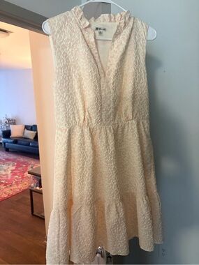 Versona Sleeveless Textured V-Neck Mini Dress in Peach